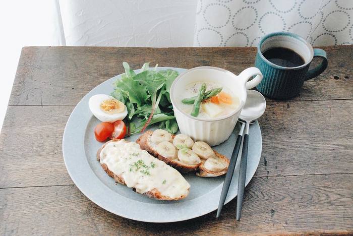 クロックムッシュとオープンサンドがとっても美味しそうなワンプレート。mi..さんもutoshさん同様、生野菜を添えていることがほとんど。スープの上のアスパラも色彩豊かですよね。