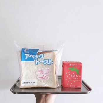 秋田県のアベックトーストと、大分県のあまおうヨーグルトン。シャリシャリのシュガーバターがサンドされたパンです。そそられるネーミング、それもご当地パンの魅力。