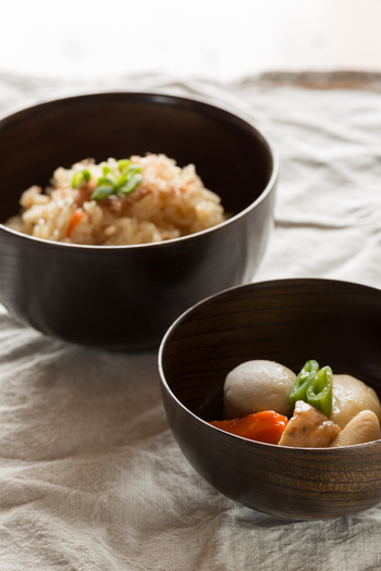 木の質感が食材の良さを引き立て、お料理をよりおいしそうに見せてくれます。