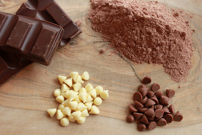ブランドチョコレートももちろんいいですが、一年に一回だけの特別な"セルフチョコ"を今年は手作りしてみませんか?
「今年はこんな一年にしようかな?」なんて考えたりしながら作るのも楽しそう!
チョコレートにココアや抹茶など好きなフレーバーをプラスすることで、レシピをアレンジできるのもいいですね。