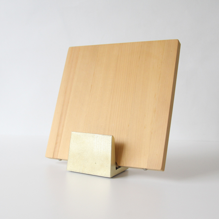 探していたのはこんなアイテム。お洒落で便利な『包丁たて・まな板たて