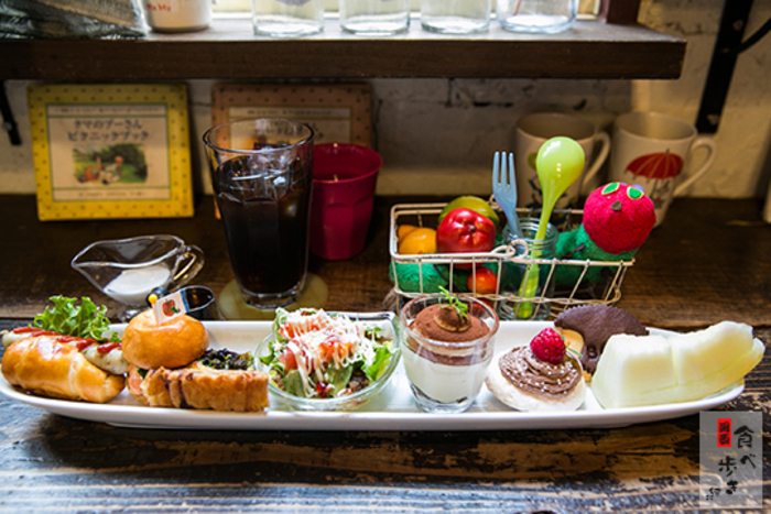 ワクワクと癒しを求めて♪一度は行きたい「絵本カフェ」で魅惑の