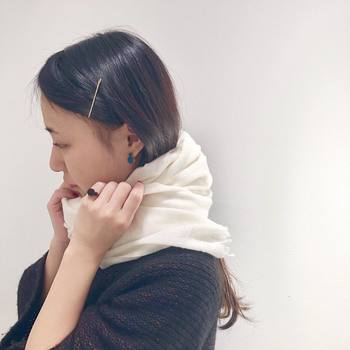 ロングヘア&アメピンは、まさに清楚感バツグンの組み合わせ。厚みのあるサイドヘアも、長めのピンならしっかり固定できますよ。