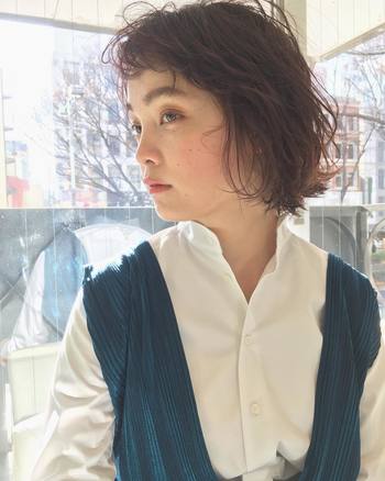 ほんのり優しいピンク色のコスメは春になると手にとりたくなりませんか?お洋服のピンクというと、ちょっと子供っぽくなりそうで躊躇しがちですが、メイクならば取り入れやすいはず!ピンクといっても桜のようなほんのりピンクからビビットカラーまで幅広いので自分に合うナチュラルカラーを探してみてくださいね。