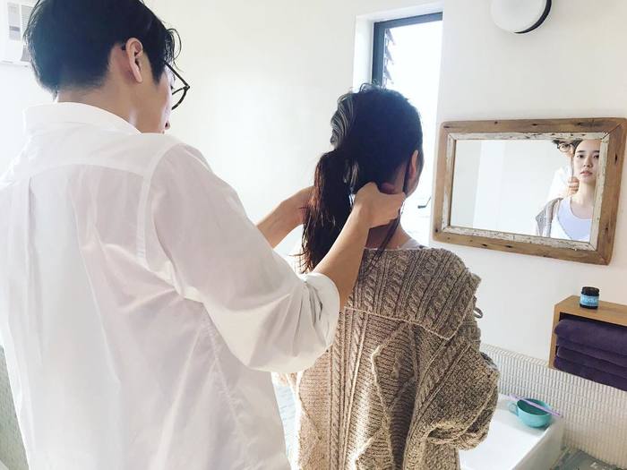 着こなしの完成度を高めるヘアアレンジ。そのひとつひとつの工程にちょっとした工夫を加えることで、さらに美しく、もちの良いスタイルが完成します。この機会にしっかりコツを覚えて、ヘアアレンジをもっと楽しめるようになりましょう♪