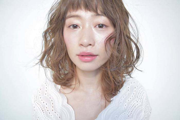 少女っぽさを演出したいなら、オン眉ショートバングが◎
カットに少し丸みをもたせると、可愛らしさがアップします。