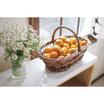 花粉症の原因に「腸内細菌」「体の酸化」があげられます。
そこで有効なのが乳酸菌とビタミンC。
乳酸菌飲料やヨーグルトを積極的に摂ったり、果物を朝食に取り入れると摂取しやすいです。
もちろんサプリを利用してもOKです。