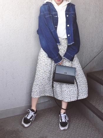 ラフに着られて着回し力 シンプルな 無地パーカー で作るナチュラルコーデ キナリノ