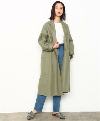 羽織るだけでこなれた印象に 春から夏の ガウン の使い方 キナリノ