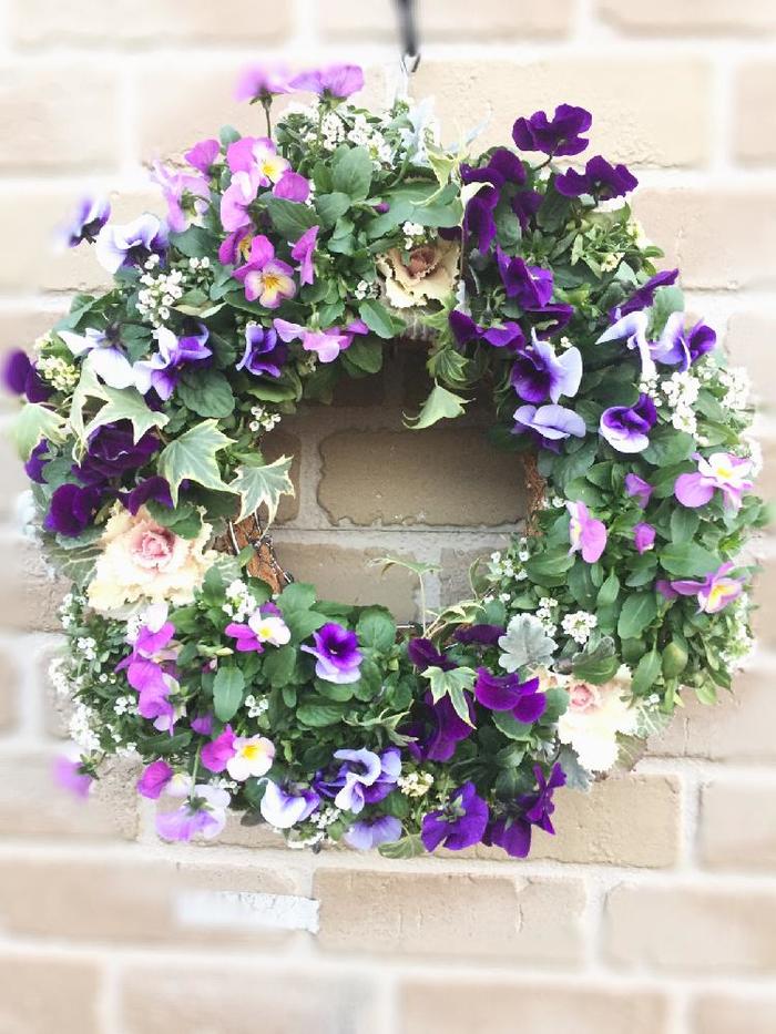 ぽかぽかの春リース ミモザu0026ビオラ️ 30cm 造花 玄関 黄色リース リース 玄関 ミモザ パンジー ビオラ 春 ミモザのリース 30cm ギフト