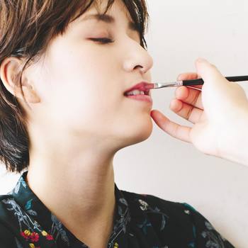 もちろん、色は真っ赤でなくてもOK!ピンク系やローズ系など、血色感が出せるカラーをチョイスしてくださいね。