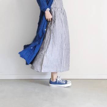 埋めつくす服の中から選抜した服はひと握り。頻繁に着る服を見ると「私ってこういうテイストの服が好きなんだ」と改めてハッキリと分かってきます。自分の好みがより腹に落ちて実感できますよ。
どれだけ沢山服を持っていても、今の気分にピッタリくるもの、デザインが好みで着心地もいい服は意外に少ないんです。