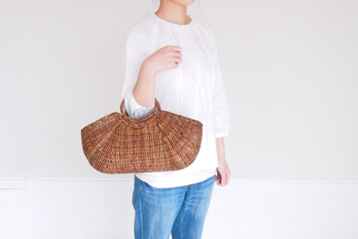 ざっくり入れて、さぁお出かけ♪春夏コーデの主役に【かごバッグ】を  