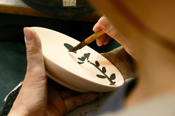 日本の陶器からポーリッシュポタリーまで＊伝統美が宿る「花の絵皿