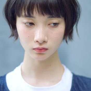 おでかけ中に、一番困るのがベースメイクの崩れです。ベースメイクが崩れると、顔全体がぼやけてしまって、メイク直しもどうして良いか悩んでしまいますね。でも大丈夫、そんな時は「部分オフ」で直しましょう。
