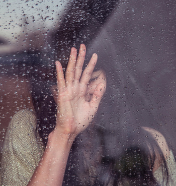 雨の音には心を癒す効果があるといわれており、心を落ち着かせる絶好のBGM。食事の手を休めて、少し雨音に耳を澄ませてみる。これも雨の日のピクニックならではの楽しみ方です。