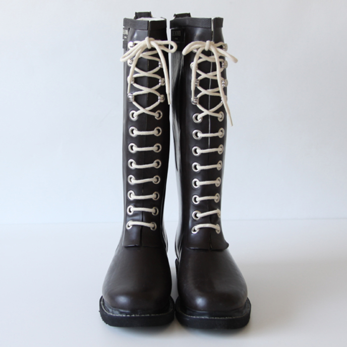 憂鬱な雨の日を楽しみに変える。コーディネートに合せて『レイン