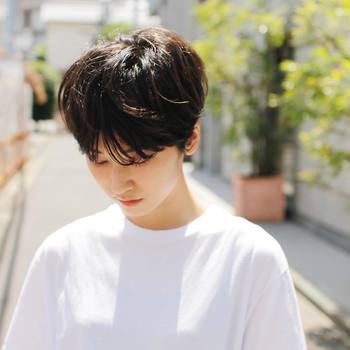 紫外線量が多くなる今の季節は、意識的に髪の毛をケアしてあげることが大切です。今回は、そんな紫外線から髪の毛を守る対策方法を、たっぷり紹介していきます。ぜひ参考にしてくださいね!