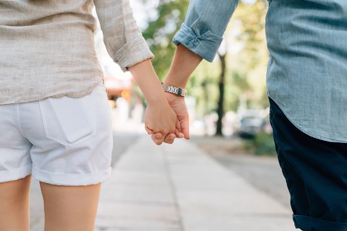 ひとつの世帯に2つの収入源(インカム)があることを「ダブルインカム」といいます。主に共働き夫婦の世帯のことをいい、日本ではこのダブルインカムの世帯が年々増加しているんです。