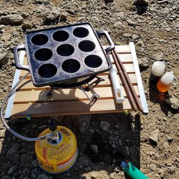 しかも鉄板なら、アウトドアにも適しているので、おうちのお庭や、キャンプなどでたこ焼きパーティーも楽しめます。外で仲間とたこ焼きパーティーをしながらいただくビール、そんな最高に贅沢な時間を鉄板のたこ焼きプレートで満喫してみてはいかがでしょうか。