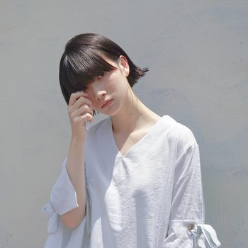 見た目年齢にも影響を及ぼす毛穴の開きやくすみ。メイクを工夫するのもいいけれど、同時に日頃のケアもきちんとおこなうことが大切です。さっそく今晩から実践して、美肌への一歩を踏み出しましょう♪