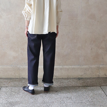 シンプルだからこそ愛される 黒 紺 白 のベーシックカラーで作るナチュラルコーデ キナリノ