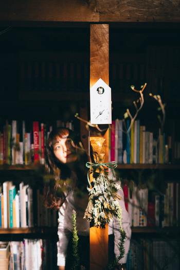 純文学というと、ちょっぴり取っつきにくく感じるかもしれません。それでも、深い心理描写や無駄のない文章には、普段私たちが上手く言葉にできない何かを見つけられるはず。
この記事では、キナリノ読者さんが気軽に読める、等身大の女性に焦点を当てた、日本の純文学をご紹介していきます。