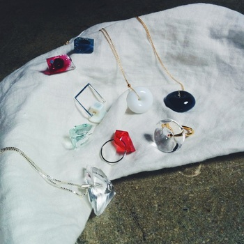 2015年6月12日(金)~6月23日(火)、同じく「RICORDO」で開催されていた展覧会。「recollection」をテーマに作られた、『fresco』の美しく繊細なアクセサリー作品たちが並びました。