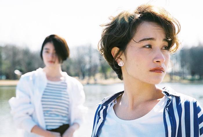 カジュアルからきれいめまで、幅広いファッションやシチュエーションに合う、ブラウンリップ。いつものスタイルに、控えめなエレガントさをプラスしてくれます。こっくりと深まるこれからの季節は、秋冬ファッションに合わせて、ブラウンリップを口元にプラスしてみませんか。