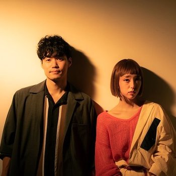 吉田沙良（ボーカル）と角田隆太（作詞/作編曲、ベース）からなるユニット「ものんくる」。ジャズを基軸にした独自のサウンドに詩情豊かな日本語詞を織り交ぜ、ジャンルの枠を超えた音楽を作り上げています。
