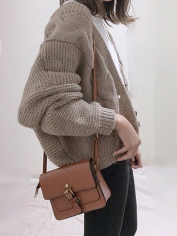 今シーズンのマストハブアイテム 最愛の ニットカーディガン をまとうコーデ集 キナリノ