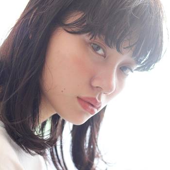 ハイライトは大きく分けて4つの種類があります。のせた時の質感や仕上がり、使いやすさなどを基準に選ぶと良いでしょう。