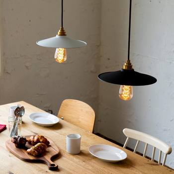 照明器具は、自分でなかなか買いませんよね。でもこだわり始めると部屋のオシャレ度がかなりアップします。