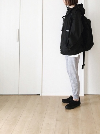 街着としても優秀 春まで使える アウトドアシェル どう着こなす キナリノ