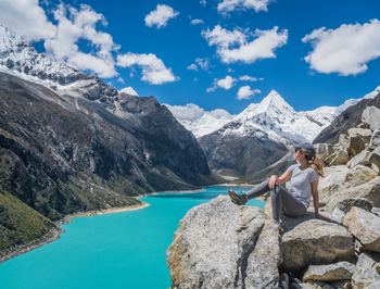 たまには海外旅行も行きたい!そうであれば、住居費をおさえたり、セキュリティ対策が万全な住まいを選びましょう。