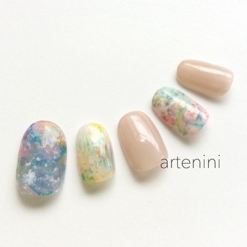 コーデに合わせてチェンジ ネイルチップ で始める もっと自由な指先のおしゃれ キナリノ