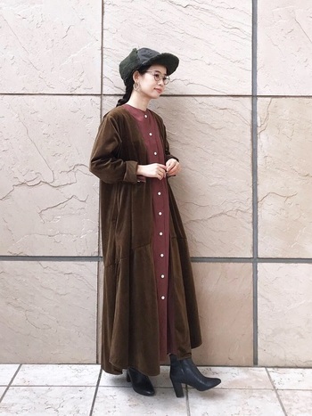 使いやすいのはやっぱり シンプル 冬から春へ 無地ワンピース のスイッチコーデ キナリノ