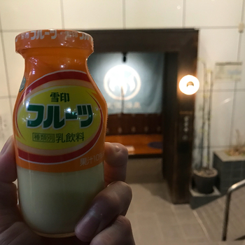 サウナ(別料金)は、ベルガモットやラベンダーなど、毎週違った香りを楽しむことが◎ 遠赤外線サウナなので、身体の内側からじんわりと温まりますよ。