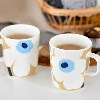 穏やかなベージュと爽やかなブルーの組み合わせがキュートなウニッコのマグカップ。カフェオレをたっぷり注いで、朝のゆったりとしたひとときを過ごしたくなります。