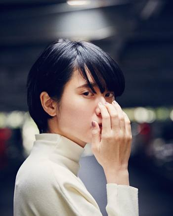 そんなお肌の意外な盲点なのが『顔のうぶ毛』です。うぶ毛のかすかなヴェールがお肌をくすませる原因になることも。