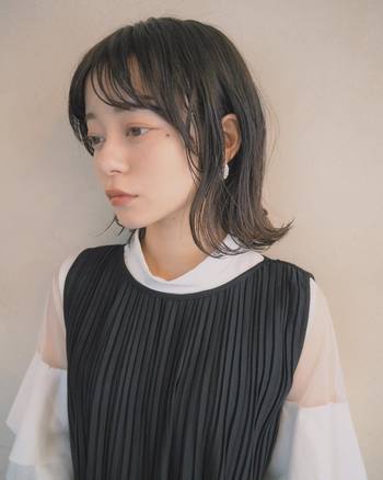 そんな時には、ブラウンチークをお気に入りのシャドウやリップと組み合わせてみて。リップやシャドウの色味が引き立ち、より女性らしい顔立ちに近づく事ができるんです。