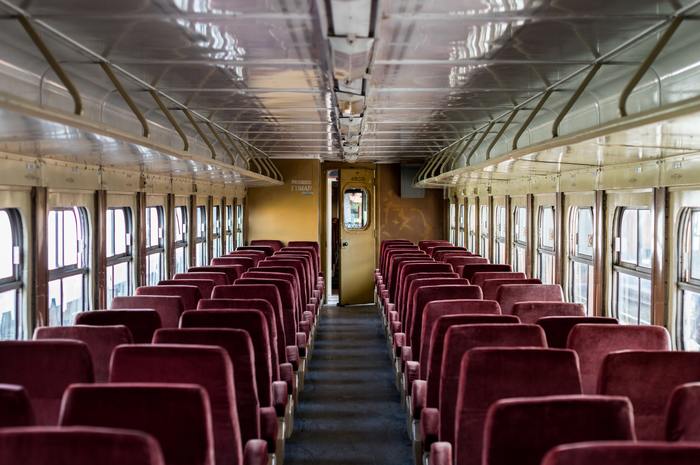 列車の中で偶然出会った一組の男女。意気投合した二人は列車を途中下車し、ウィーンの街をただただあてどもなく歩く。その中でどんどん惹かれあってゆく二人。しかし楽しい時間はあっという間に過ぎ、やがてお互いの生活に帰る朝がやってくる……。