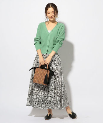 ベーシックコーデに彩りを添える カラフルカーディガン を着こなそう キナリノ