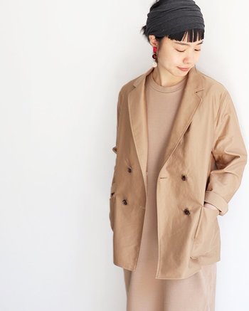 ターバンから短い前髪をピタッとのぞかせたスタイルは、ちょっぴりクラシカルな雰囲気。前髪がしっかりおさえられるので、短さをごまかすこともできます。