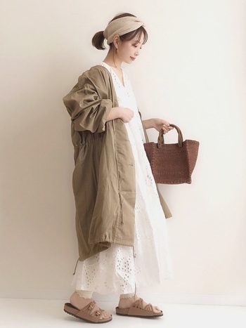 季節の変わり目のワンピースコーデは 羽織の丈次第 雰囲気がきまるコーデ術 キナリノ