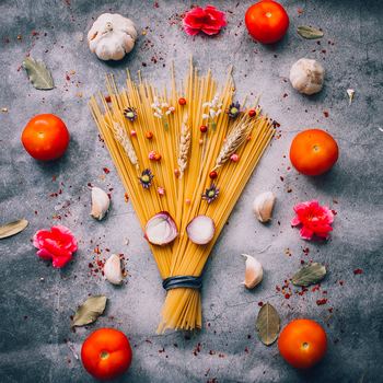 ロングパスタはどれも似ているようですが、実は種類がとても豊富。その中でも代表的なものをおすすめレシピとともに紹介していきます。