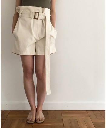 お久しぶりの ハーフパンツ コーデ 大人っぽく素敵に着こなしませんか キナリノ