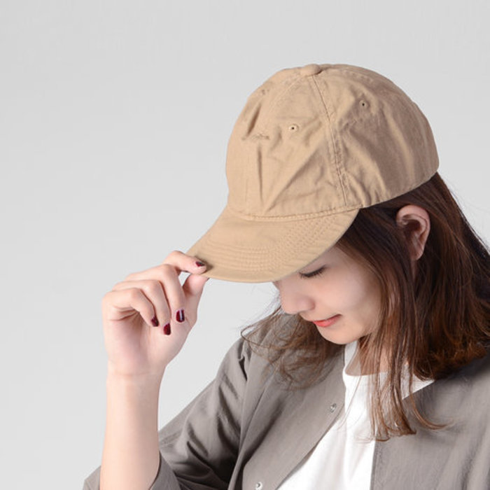 日よけにもコーデのアクセントにも。真似したくなる《夏の帽子