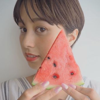 暑い夏の旅行は、快適にお洒落なコーデで決めたいですよね。この記事では、ナチュラルさんがいつもの私らしく過ごせる、夏のリゾートコーデをご紹介していきます。