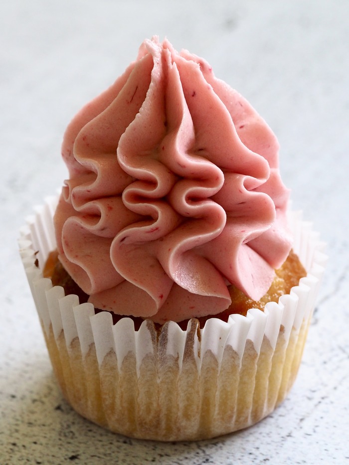 【3822】冷たいお菓子 : 手作りアイスクリームからかわいいケーキまで Amazon.com: 冷たいお菓子―手作りアイスクリームからかわいい